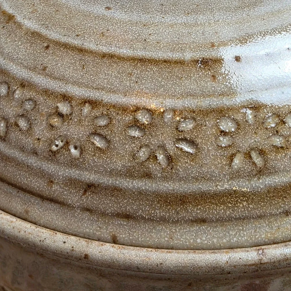 Pottery‎ Lidded Bean Pot Speckled Beige Floral Stamped Stoneware Tureen